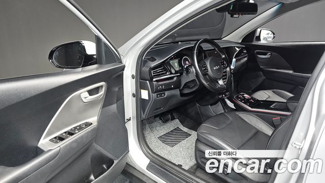 Kia Niro Plus Air 2023 — фото 10