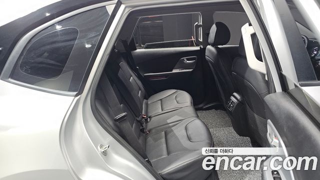 Kia Niro Plus Air 2023 — фото 11