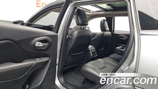 Jeep Cherokee (KL) 2.4 Longitude High AWD 2016 — фото 11