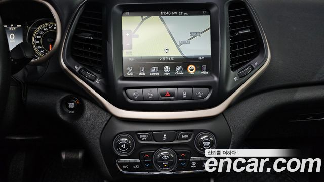 Jeep Cherokee (KL) 2.4 Longitude High AWD 2016 — фото 15