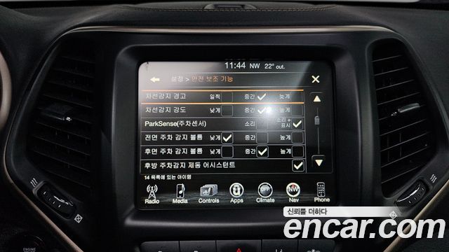 Jeep Cherokee (KL) 2.4 Longitude High AWD 2016 — фото 17