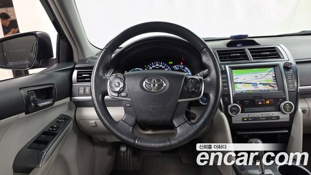 Toyota Camry Hybrid XLE 2012 — фото 13