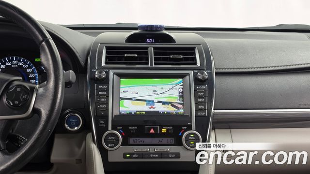 Toyota Camry Hybrid XLE 2012 — фото 14