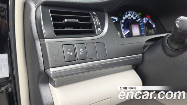 Toyota Camry Hybrid XLE 2012 — фото 16