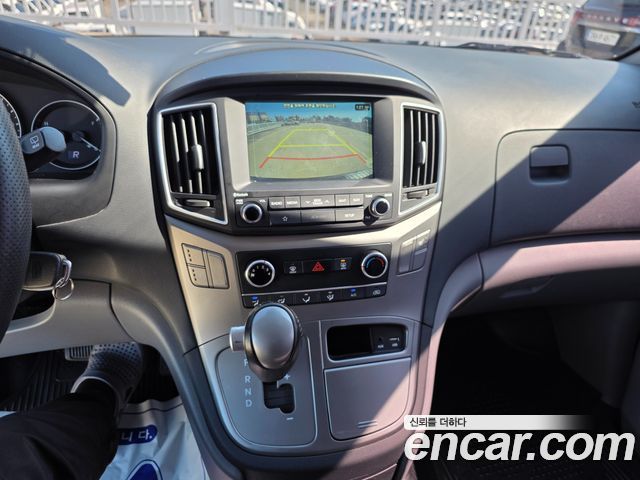 Hyundai Grand Starex Van 3-Seater Smart 2019 — фото 10