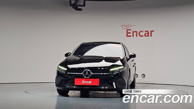 Mercedes-Benz A-Class (W177) A220 Sedan 2025 — фото 3