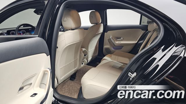 Mercedes-Benz A-Class (W177) A220 Sedan 2025 — фото 12