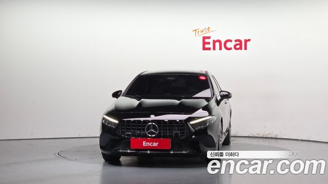 Mercedes-Benz A-Class (W177) A220 Sedan 2025 — фото 3