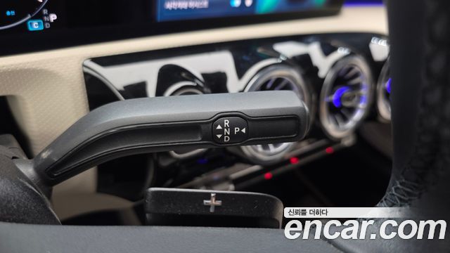 Mercedes-Benz A-Class (W177) A220 Sedan 2025 — фото 9