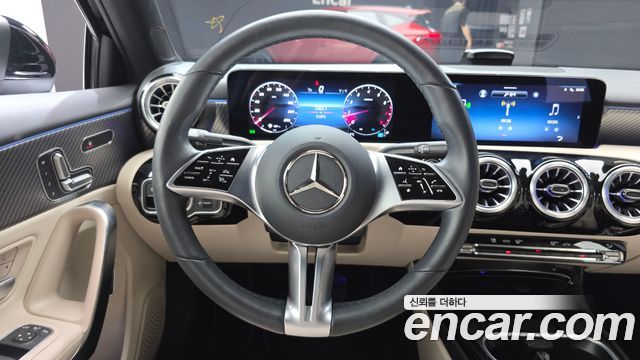 Mercedes-Benz A-Class (W177) A220 Sedan 2025 — фото 12