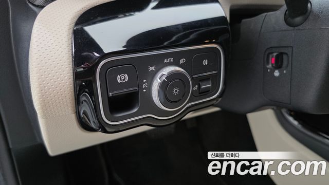 Mercedes-Benz A-Class (W177) A220 Sedan 2025 — фото 15