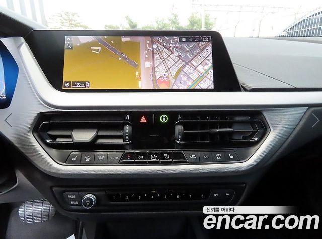 BMW 1 Series (F40) 118d Joy 2021 — фото 17
