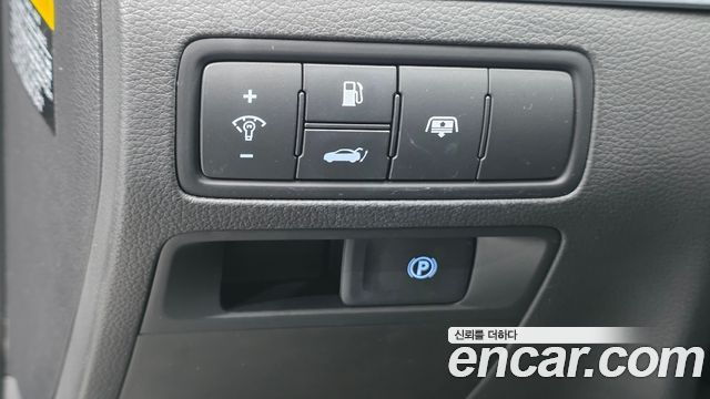 Genesis G80 3.3 GDI AWD Premium Luxury 2017 — фото 16