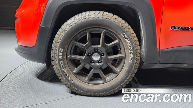 Jeep Renegade 2.4 Limited 2020 — фото 5