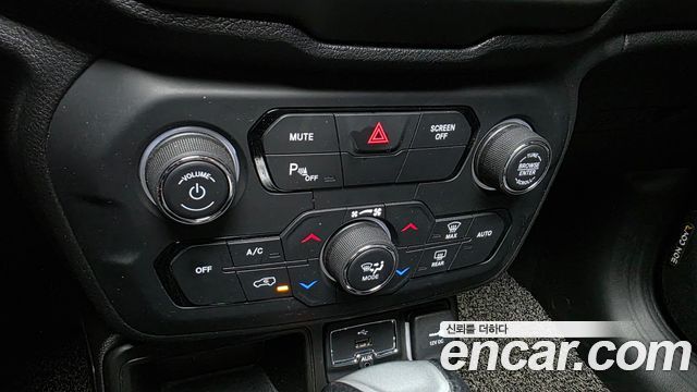 Jeep Renegade 2.4 Limited 2020 — фото 17