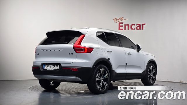 Volvo XC40 B4 Inscription 2021 — фото 2