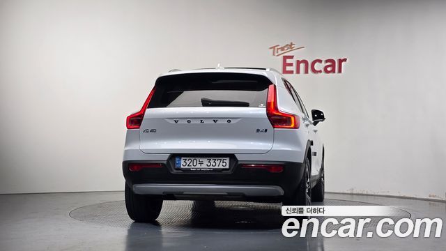 Volvo XC40 B4 Inscription 2021 — фото 4