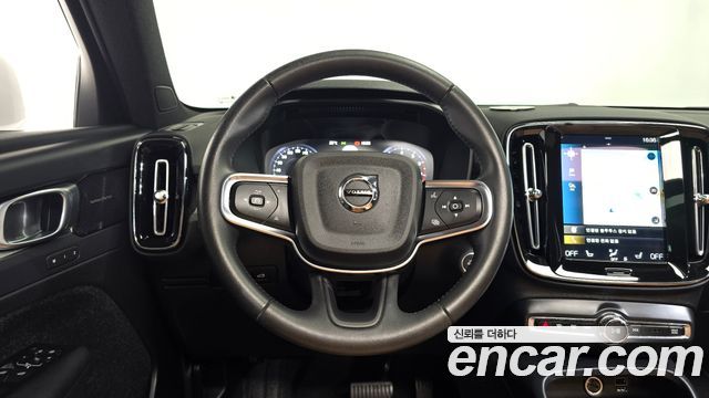 Volvo XC40 B4 Inscription 2021 — фото 13