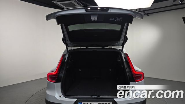 Volvo XC40 B4 Inscription 2021 — фото 18