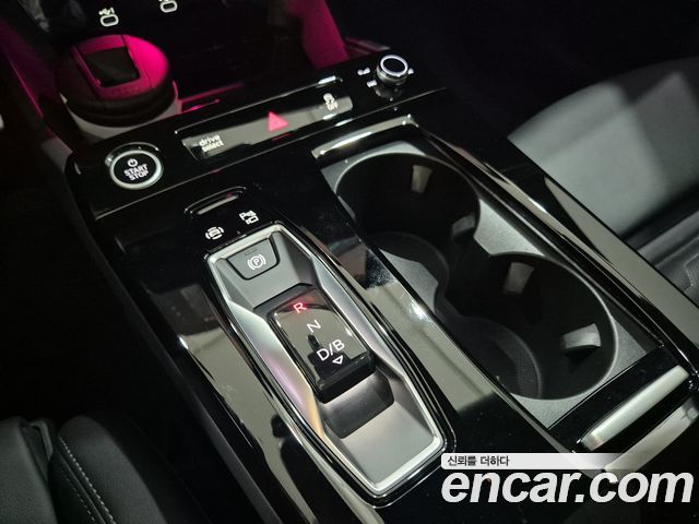 Audi A6 e-tron Performance S line 2025 — фото 9