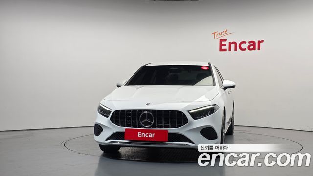 Mercedes-Benz A-Class (W177) A220 Sedan 2025 — фото 3