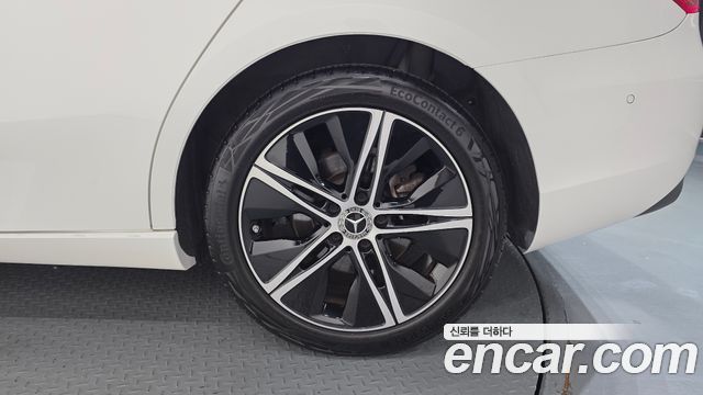 Mercedes-Benz A-Class (W177) A220 Sedan 2025 — фото 21