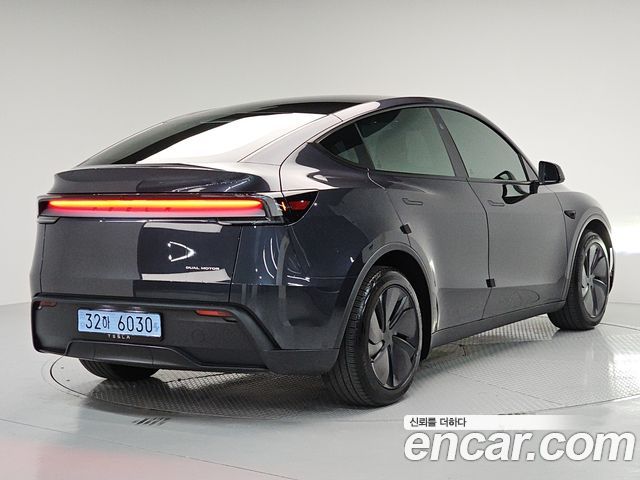 Tesla Model Y Long Range AWD 2025 — фото 4