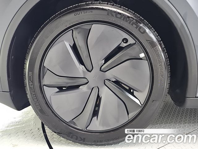 Tesla Model Y Long Range AWD 2025 — фото 5