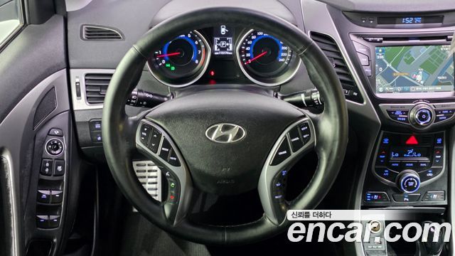 Hyundai Avante 1.6 GDi Premium Standard 2015 — фото 17