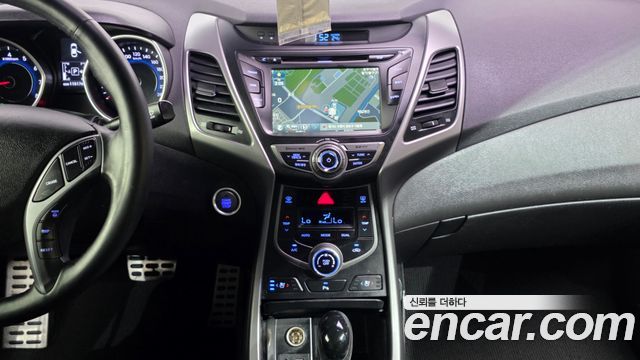 Hyundai Avante 1.6 GDi Premium Standard 2015 — фото 18