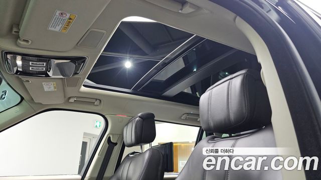 Land Rover Range Rover (IV) 4.4 SDV8 AB LWB DIESEL 2019 — фото 19
