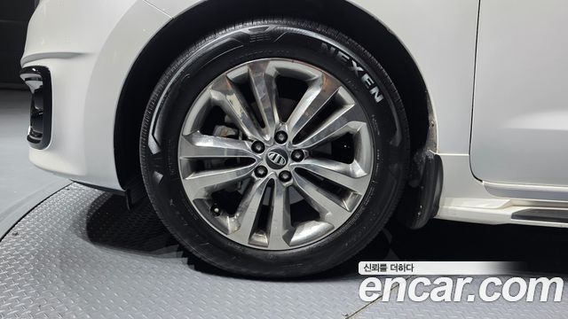 Kia Carnival 9-Seater Noblesse Special 2018 — фото 5