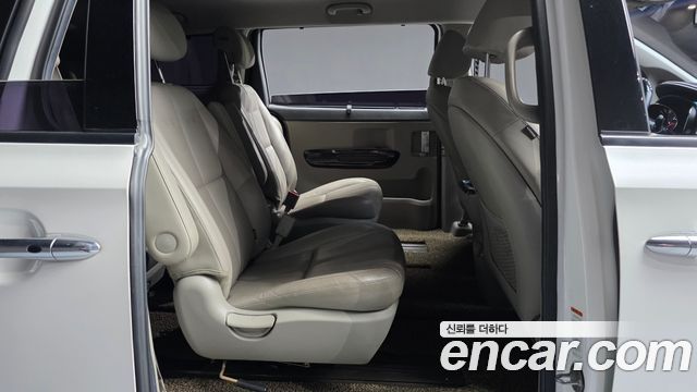 Kia Carnival 9-Seater Noblesse Special 2018 — фото 11