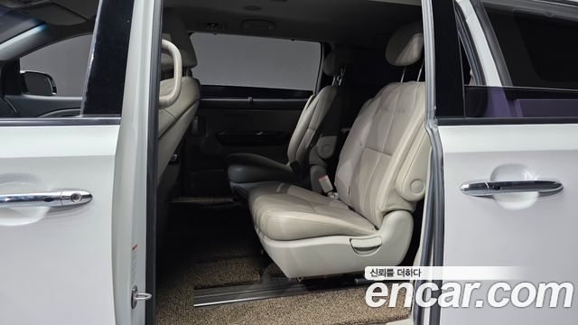 Kia Carnival 9-Seater Noblesse Special 2018 — фото 12