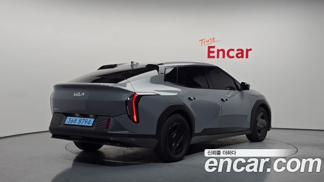 Kia EV4 Standard 2WD Earth 2026 — фото 2