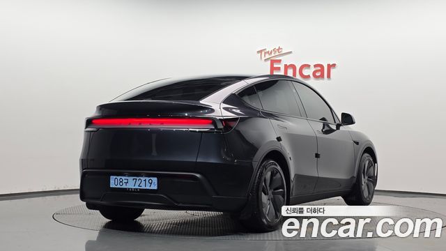 Tesla Model Y RWD 2025 — фото 2