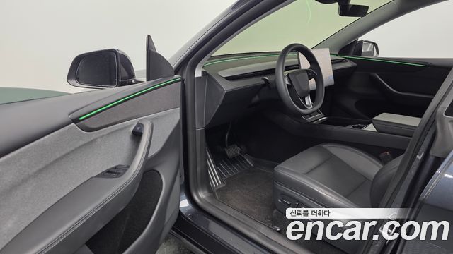 Tesla Model Y RWD 2025 — фото 10