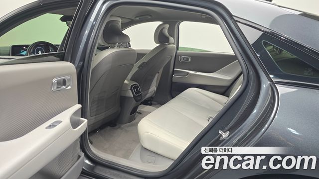 Hyundai Ioniq 6 Long Range Exclusive + 2023 — фото 11