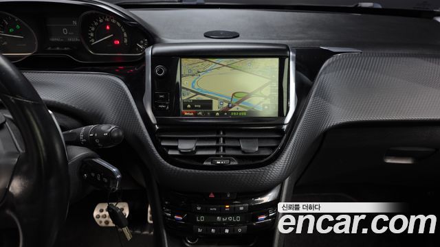 Peugeot 2008 1.6 BlueHDi Feline 2017 — фото 14