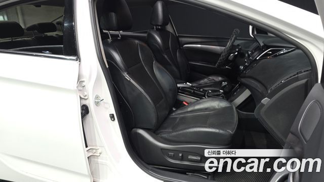 Hyundai i40 Saloon 1.7 VGT D spec 2014 — фото 11