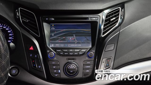 Hyundai i40 Saloon 1.7 VGT D spec 2014 — фото 14