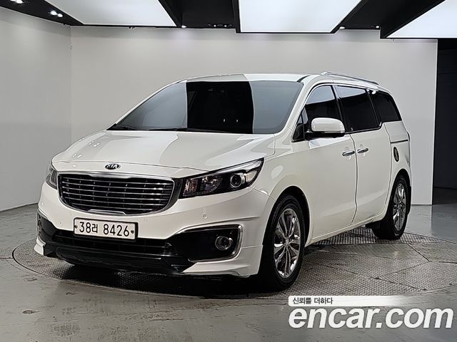 Kia Carnival 9-seater Noblesse 2016 — фото 1
