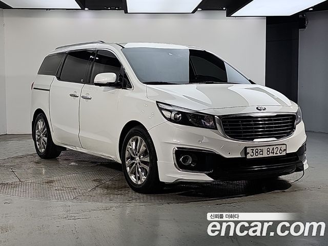 Kia Carnival 9-seater Noblesse 2016 — фото 2