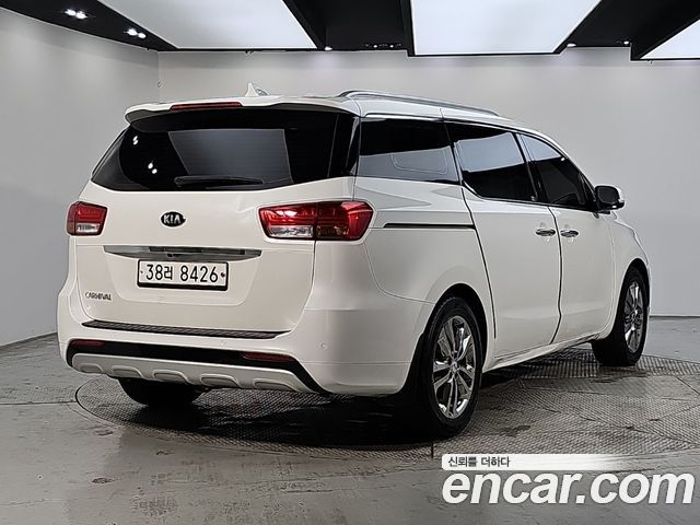 Kia Carnival 9-seater Noblesse 2016 — фото 4