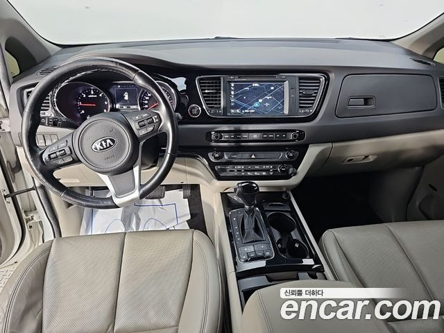 Kia Carnival 9-seater Noblesse 2016 — фото 5