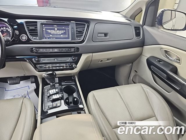 Kia Carnival 9-seater Noblesse 2016 — фото 10