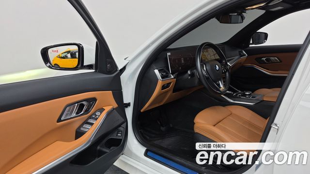 BMW 3 Series (G20) 320i Touring 2024 — фото 10