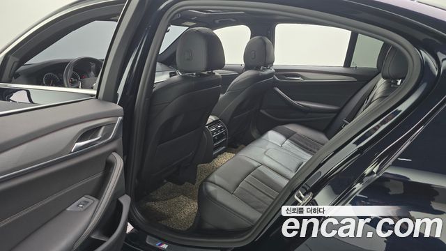 BMW 5 Series (G30) 520d xDrive M Sport Package 2018 — фото 12