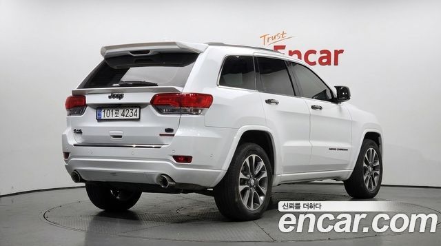 Jeep Grand Cherokee 3.0 Diesel Overland WK2 2017 — фото 2
