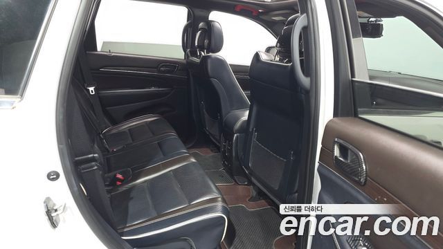 Jeep Grand Cherokee 3.0 Diesel Overland WK2 2017 — фото 12